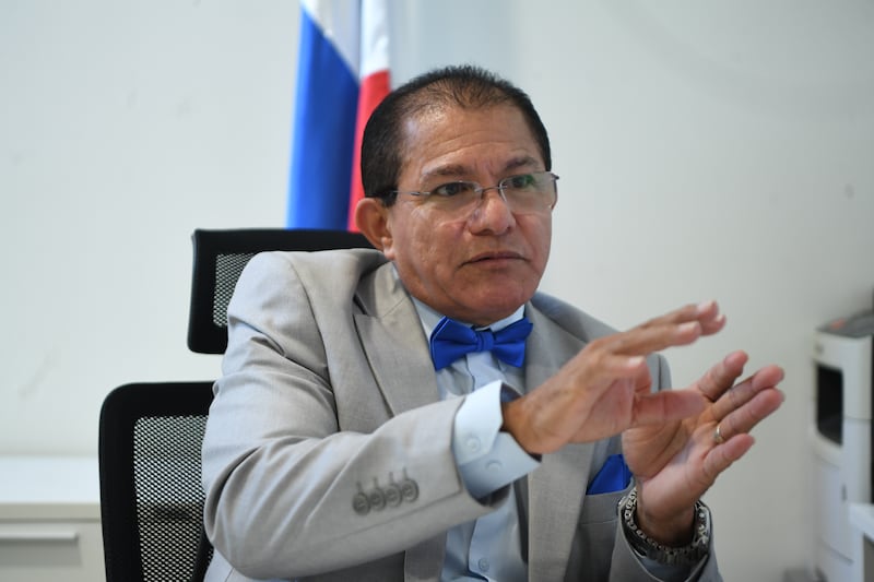 Médicos generales: formación larga, empleo incierto y bajos salarios