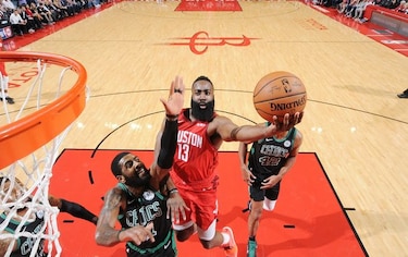 Harden aplasta a Irving