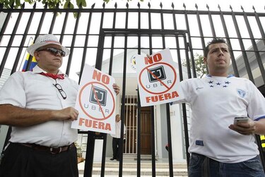 Alianza internacional de taxistas protesta contra Uber en tres capitales