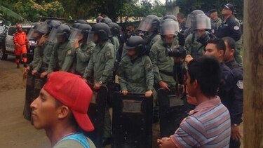 Desalojan a familias en cerro Galera; antimotines en el lugar