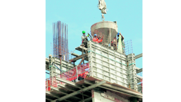 Demoras en permisos asfixian a la construcción