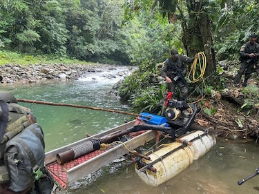 Imputan cargos a 18 colombianos aprehendidos en Guna Yala por minería ilegal; les decomisaron 4 envases con oro