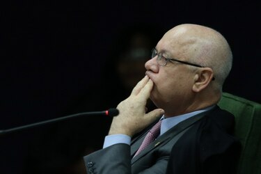 El arresto del jefe oficialista en el Senado agrava la crisis en Brasil