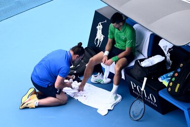 Djokovic avanza a semifinales tras la retirada de Musetti