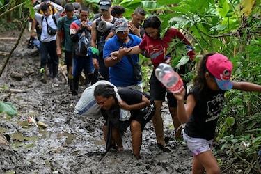 Entre la selva y el mar: jóvenes lideran el flujo migratorio por el tapón del Darién en 2026