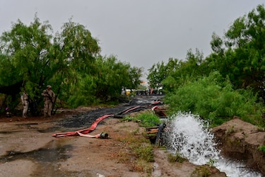México adopta nuevo plan para salvar a 10 mineros atrapados tras inundación