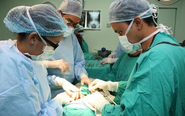 Realizan en Francia tercer implante de corazón artificial