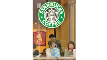 Starbucks promete igualdad de salario