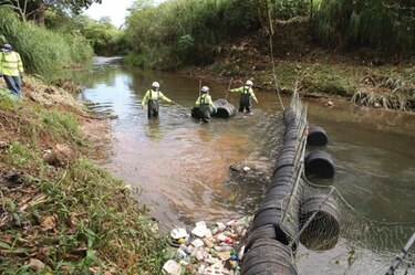 Barrera antibasura ReBoB  en río Tapia