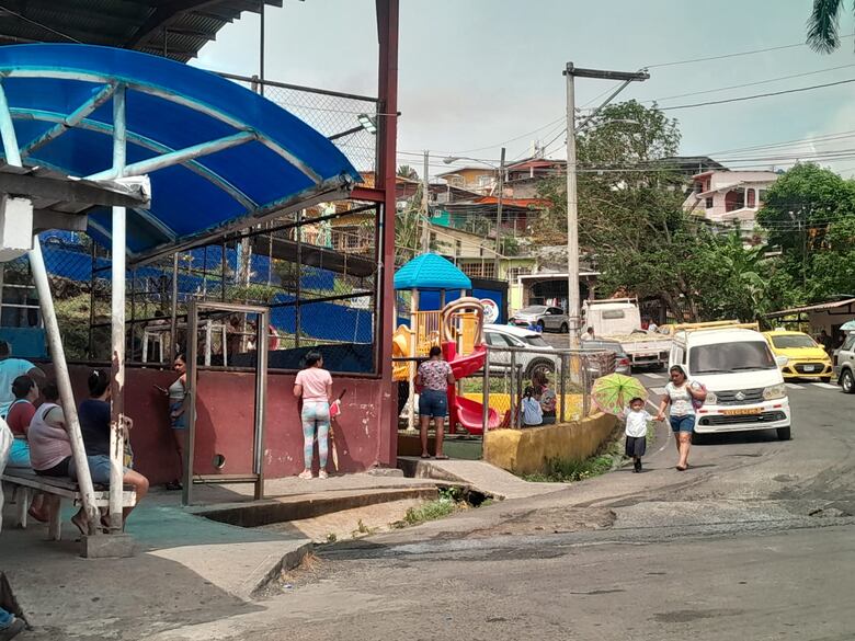 Padres de familia piden el regreso a las aulas, mientras los estudiantes exigen al Meduca y los gremios docente un diálogo