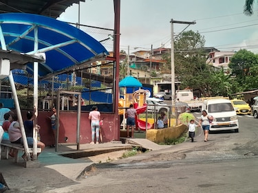 Padres de familia piden el regreso a las aulas, mientras los estudiantes exigen al Meduca y los gremios docente un diálogo