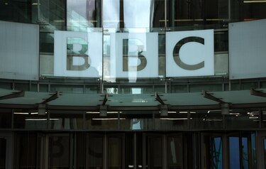 Investigan a un presentador de la ‘BBC’ por supuestos pagos a un menor por fotos sexuales