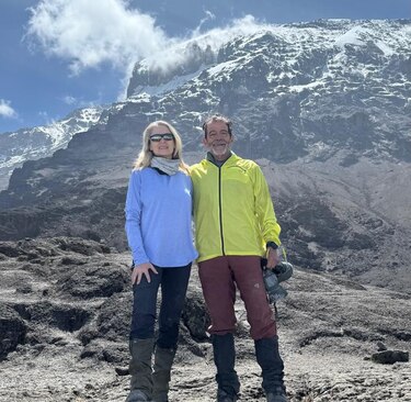 Cómo plantar la bandera panameña en la cima del Kilimanjaro a los 80 años