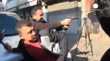 Video: Asesinan a político opositor en Turquía durante una rueda de prensa