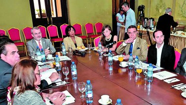 Henríquez desiste de regular los medios de comunicación