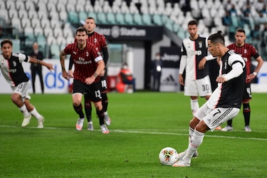 Napoli y Juventus juegan una final de la Copa de Italia marcada por la emoción