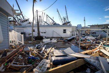 Unas 770,000 personas siguen sin energía en Florida tras el embate de Ian