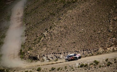 Loeb gana décima etapa y se aleja de Peterhansel