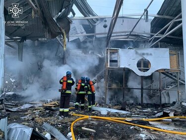 Rusia ataca con 43 drones y Ucrania derriba 37, según fuerzas ucranianas