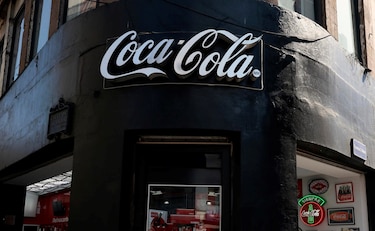 Coca-Cola va a añadir una bebida con azúcar, pero aclara que no renuncia al jarabe de maíz