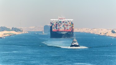 Egipto prueba con éxito el nuevo paso del Canal de Suez