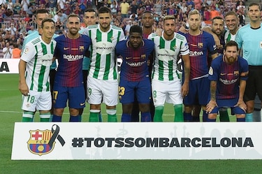 Tras el ataque, el balón vuelve a rodar en el Camp Nou de Barcelona