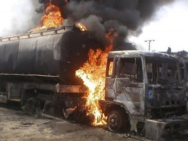 Sube la cifra de muertos por la explosión de un camión de combustible en Nigeria