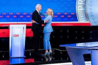 Esposa de Joe Biden pensó que el expresidente estaba sufriendo un derrame cerebral durante el debate de 2024 frente a Trump