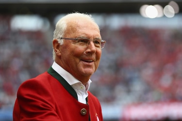 Bayern retira el ‘5′ en homenaje a Beckenbauer