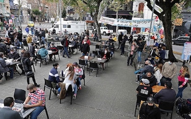 Bares y restaurantes piden ayuda para enfrentar el peor momento de la pandemia en Argentina