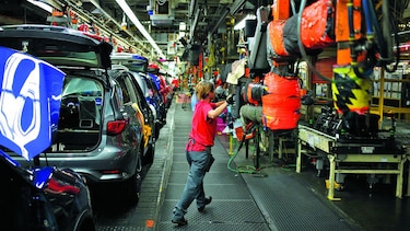 Bajan costos laborales