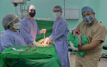 Un médico en acción: el panameño Rubén Escobar, el héroe de la autopista italiana