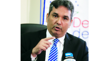 ‘Actuaré firme contra funcionarios’: Castillero Hoyos