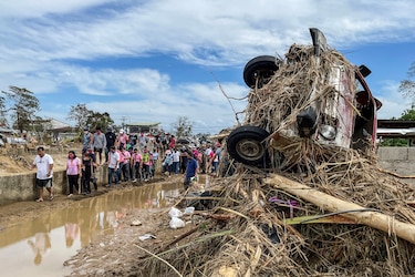 Aumenta a 388 el número de muertos por tifón en Filipinas