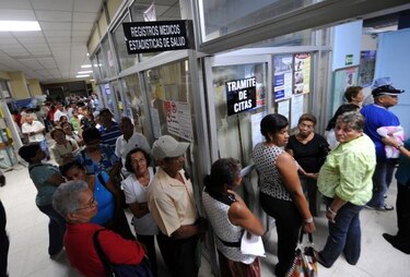 Médicos especialistas advierten de nuevo paro tras descuentos en sus salarios
