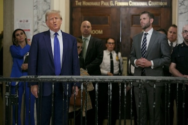 Trump recibe otra multa por violar la orden de un juez
