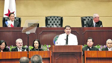 De León es reelegido en el Legislativo