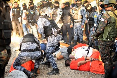 Guatemala retoma el control de cárcel de máxima seguridad y rescata a rehenes tras motín
