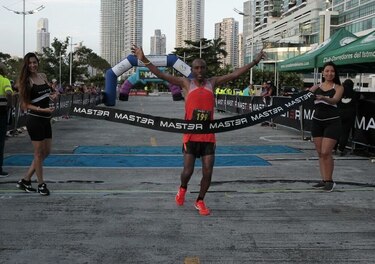 Gezahegn y García ganan Maratón Internacional de Panamá