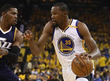 Warriors vencen a Jazz y se adelantan 2-0