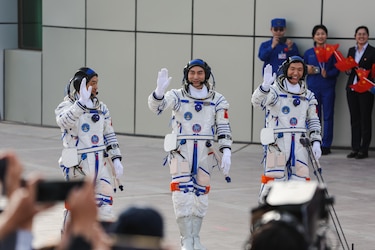 La misión china Shenzhou-18 despega con éxito a la estación espacial Tiangong