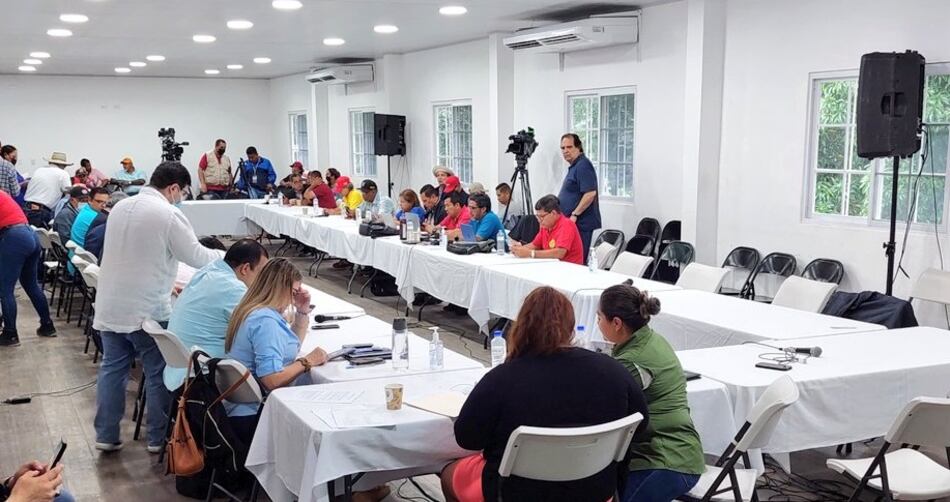 Gremios sociales y Ejecutivo aprueban ocho puntos sobre el tema de los combustibles 