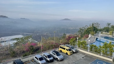 Humo tóxico sale de cerro Patacón y se desplaza lentamente por la ciudad