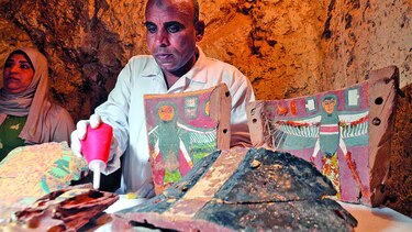 Descubren dos tumbas antiguas