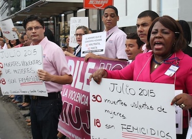 Reclaman reglamentar ley  sobre   feminicidios