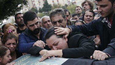 Turquía eleva las víctimas del atentado a 97