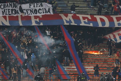 Cancelan el partido entre Independiente Medellín y Flamengo por desmanes en una tribuna