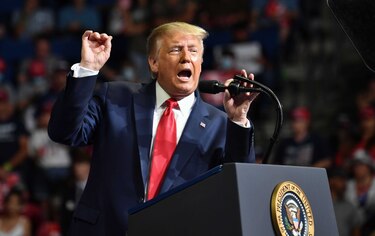Trump llama ‘guerreros’ a los asistentes a su primer mitin en tres meses 