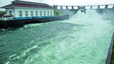 Bajan ingresos del Canal en venta de energía