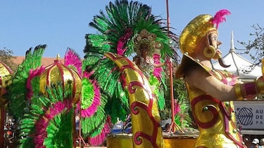 Chitreanos celebran el 1 de enero entre reinas